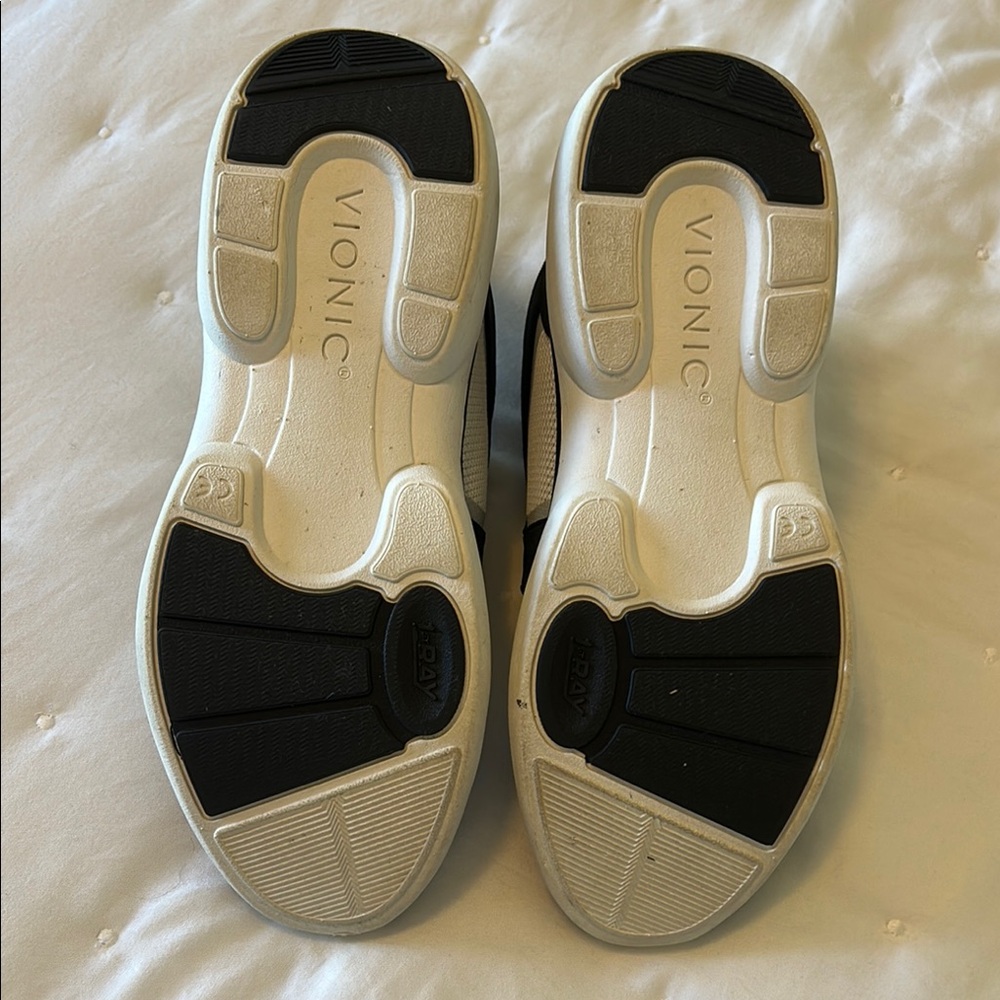 Vionic Women’s Black and White Athletic Shoes - Picture 4 of 8